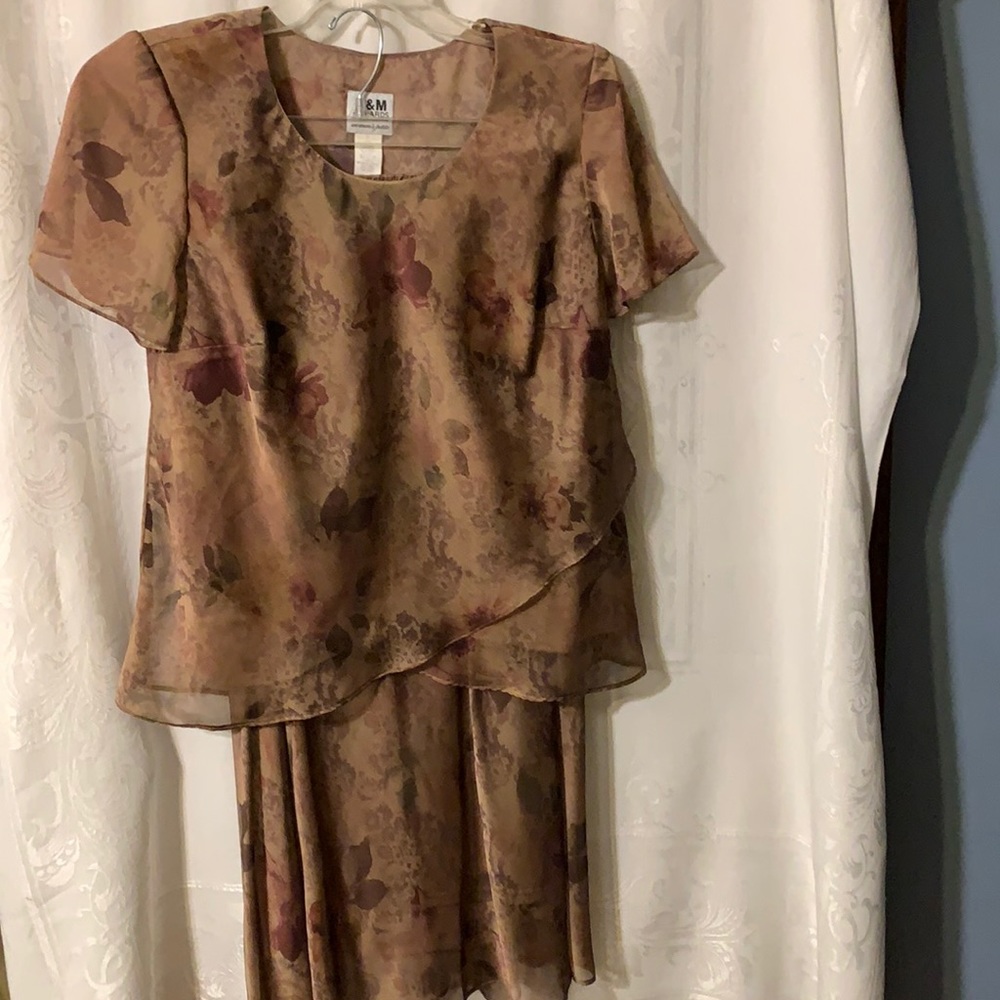 2-piece top/skirt banquet wear